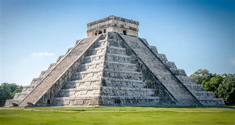 De Opstand van de Maya's in Chichén Itzá: Een Archeologische Paradox en een Mythische Ontmoeting met Quetzalcoatl